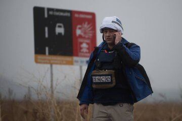 Розведення військ у Петрівському відкладається: Міноборони