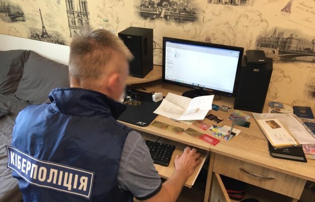 В Києві затримали хакера, який продавав секретні бази даних