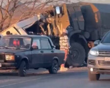На Донбасі сталася ДТП з російськими військовими: 16 загиблих (відео)