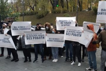 «Нас мільйон, дайте працювати!»: В Києві йде протест проти карантину вихідного дня