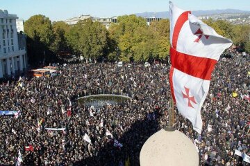 2 листопада в історії: як Шеварнадзе і Саакашвілі народили Революцію троянд