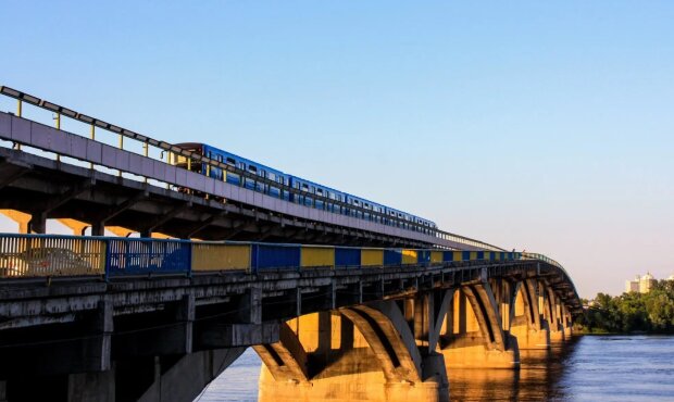 Витратять понад ₴2 млрд — "Київавтодор" оголосив тендер на протиаварійні роботи на мосту Метро