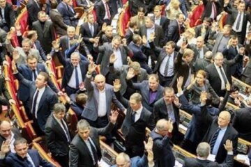 54 кандидати в нову Раду голосували за диктаторські закони