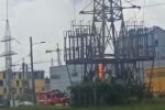 Через пожежу на високовольтній вежі частина Києва залишилась без світла (відео)