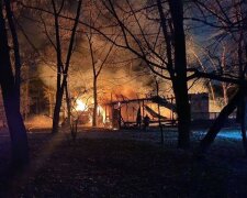 Вночі на Трухановому острові у Києві спалахнув комплекс “ЮБК”