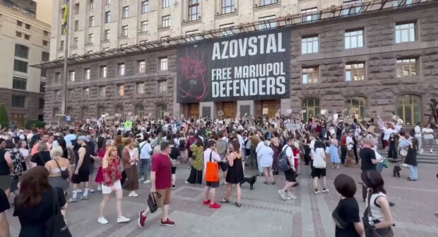 У Києві близько тисячі людей влаштували протест під КМДА після знесення садиби Зеленських