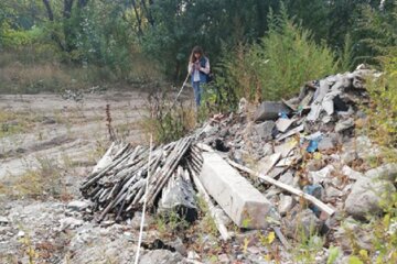 У столичному парку виявили смітник з відходами 1-го класу небезпеки (фото)