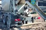 У Києві виявили забруднення водойми біля Подільського мосту бетоном, проводиться розслідування