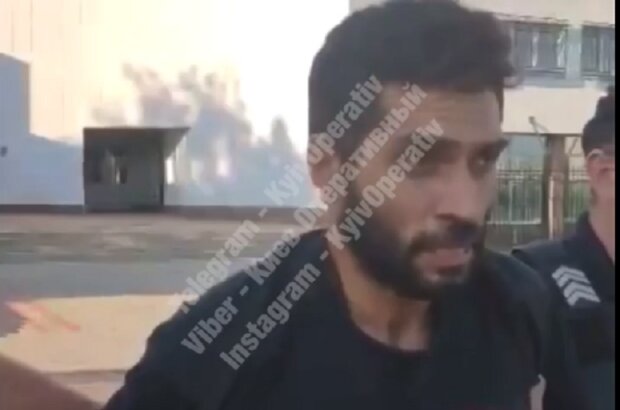 В Києві затримали іранця, який підпалював автівки (відео)