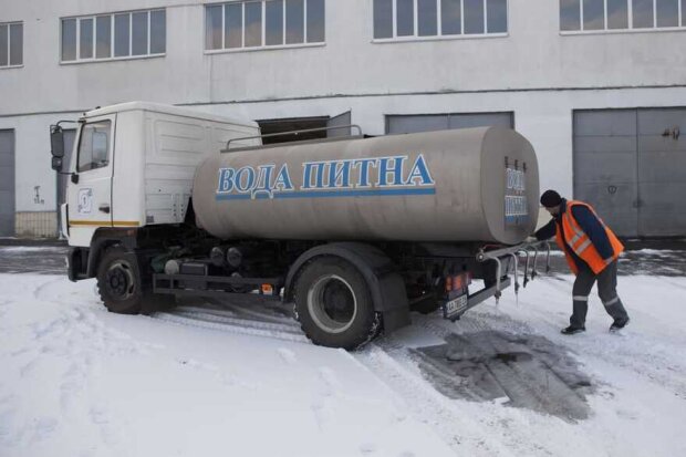 У Деснянському та Святошинському районах Києва триває ліквідація аварій внаслідок пориву на водопровідній мережі