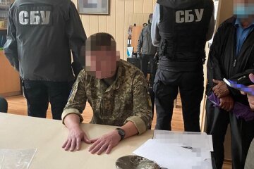 5 тисяч доларів за вступ: високопосадовця ліцею Богуна затримали на хабарі (фото, відео)