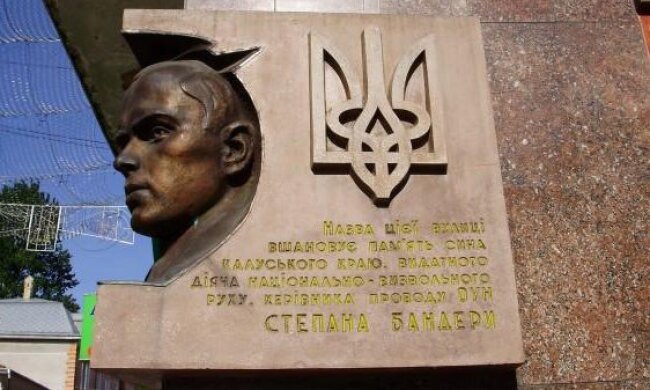 Приготуйтесь, щось гряде – мережу розгнівала рекомунізація проспектів Бандери і Шухевича