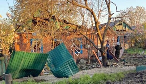 Росіяни обстріляли Краматорськ — є влучання біля школи та в житловий сектор (відео)