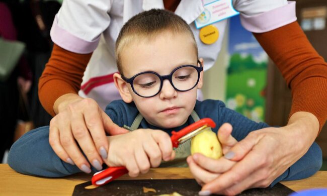 Життя без бар’єрів: у Києві запроваджують новий формат соціальної реабілітації для дітей та родин