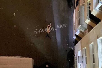 У Києві на Харківському шосе оголений чоловік загинув після падіння з 27 поверху