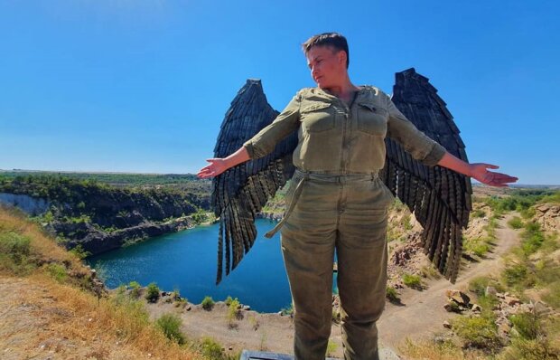 Ангел із темними крилами: Надія Савченко змінила імідж та сколихнула соцмережі (фото)
