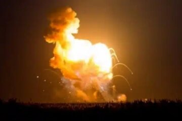 У Джанкої внаслідок атаки дронів пошкоджено локомотивне депо та паливний склад окупантів – ЗМІ (відео)