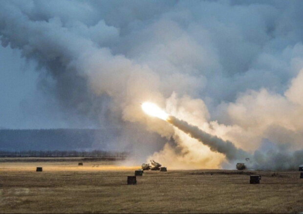 Снаряди для HIMARS і 155-мм артилерії: у США розповіли про новий пакет допомоги Україні