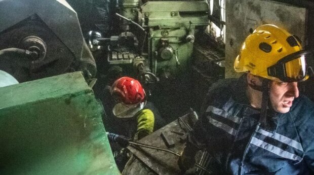 У Києві на одному із підприємств чоловіка привалило 9-тонним станком