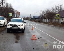 На Київщині водій легковика на смерть збив жінку