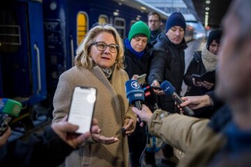 Німецька міністерка привезла в Київ «зимову допомогу»