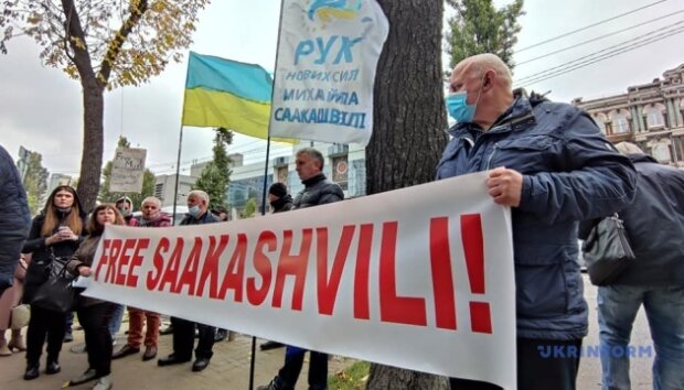 Прихильники Саакашвілі у Києві пікетували посольство Грузії