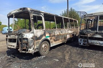 У Золотоноші вночі підпалили АТП: згоріло 12 автобусів (фото)
