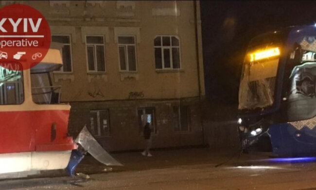 У Києві зіткнулися два трамваї
