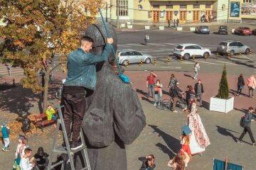 “Чистий Сковорода”: студенти Могилянки відмиють Григорія Савовича