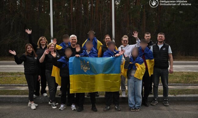 Додому крізь окупацію: Україна повернула ще сімох дітей до родин