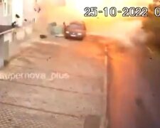 З’явилося відео підриву машини біля будівлі з кремлівськими пропагандистами у Мелітополі