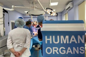 Жінка, що перенесла інсульт, стала донором серця для українки з хворобою, яка не піддавалася лікуванню