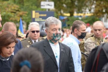 Поліція затримала чоловіка, який облив зеленкою Порошенка