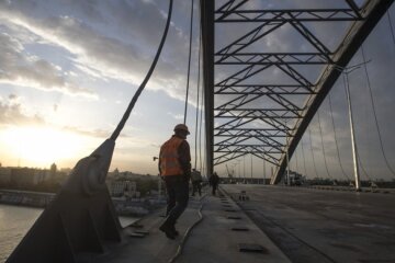 У Києві сказали, коли закінчать роботи на Подільсько-Воскресенському мосту через Дніпро