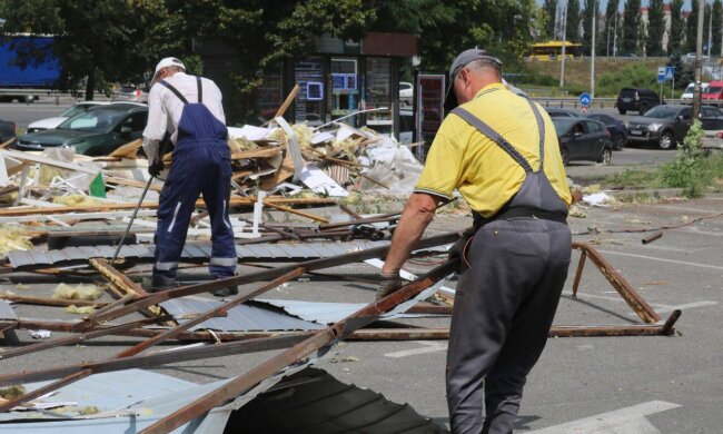 Київ очищають від незаконних споруд: за тиждень демонтовано 30 об’єктів