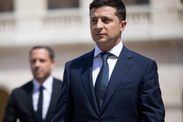 “Зараз дуже багато аферистів” — Зеленський звернувся до українців