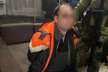 Спецназ штурмував будинок під Києвом: чоловік взяв у заручники дитину та погрожував стріляти (відео)