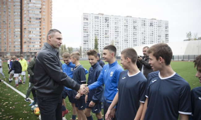 Віталій Кличко відкрив стадіон