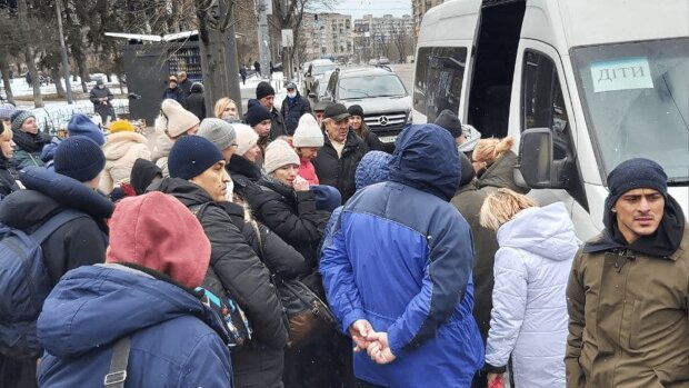 Київські волонтери евакуювали жінок і дітей з Києва до Львова
