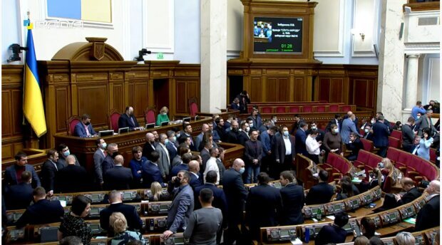 Нардепи оточили трибуну парламенту із заявою до мерії Києва: підвищенню проїзду до 20 грн – рішуче “Ні”
