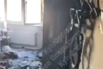 Замість шістьох квартир – попелище: з`явилось жахливе відео ранкової пожежі в Києві