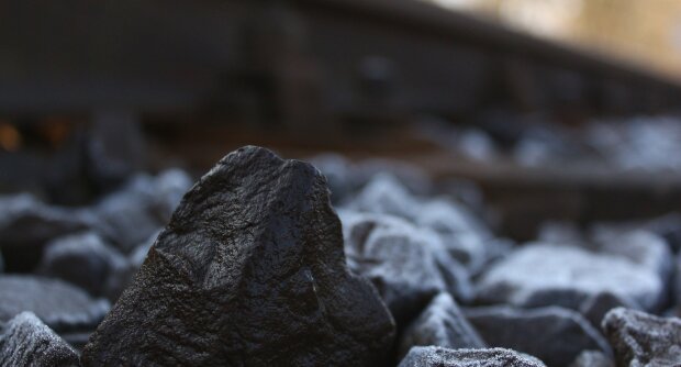 Невідомі закидали камінням пасажирський поїзд під Києвом