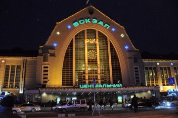 Київський залізничний вокзал облаштують зарядками для електрокарів
