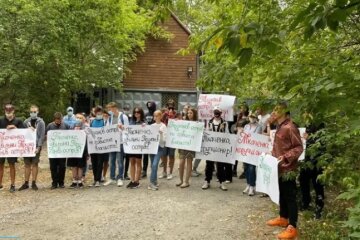Будинок в заповіднику на Трухановом: від міністра Ткаченка вимагають пояснень
