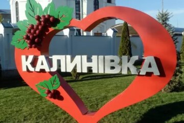 У Калинівці Київської області окупанти обстріляли нафтобазу