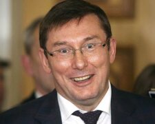 Луценко поїхав із України