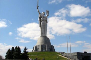 Біля Батьківщини-матері побудують 90-метровий флагшток