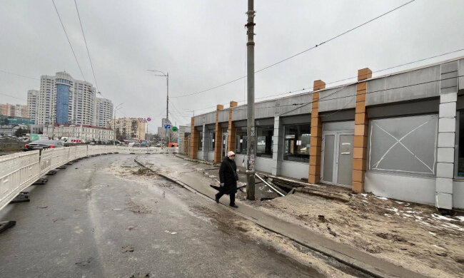 Рух правою смугою по бульвару Міхновського до просп. Лобановського перекрили до літа