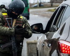 У ТЦК підтвердили, що вони разом з поліцією отримали наказ перевіряти чоловіків на блокпостах Київщини