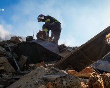 Трагедія в Яготині: рятувальники п’яту добу борються з вогнем на складах під завалами